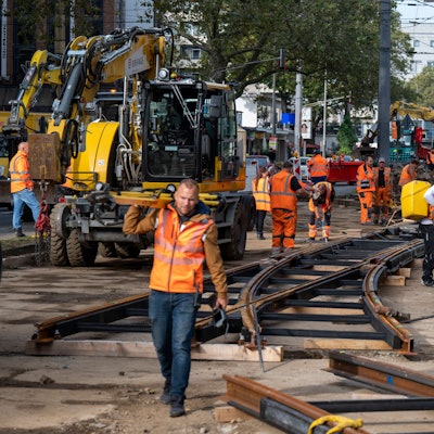 Zu sehen ist die Großbaustelle der Kölner Verkehrsbetriebe (KVB) auf der Hahnenstraße am Neumarkt. Foto: Uwe Weiser