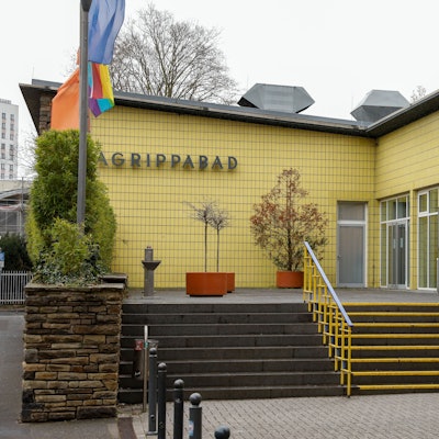 Außenaufnahme des Eingangsbereiches zum Agrippabad.