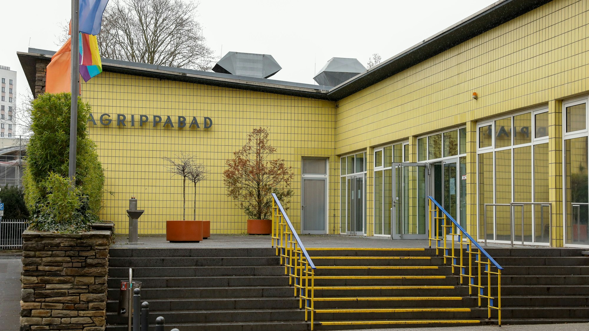 Außenaufnahme des Eingangsbereiches zum Agrippabad.