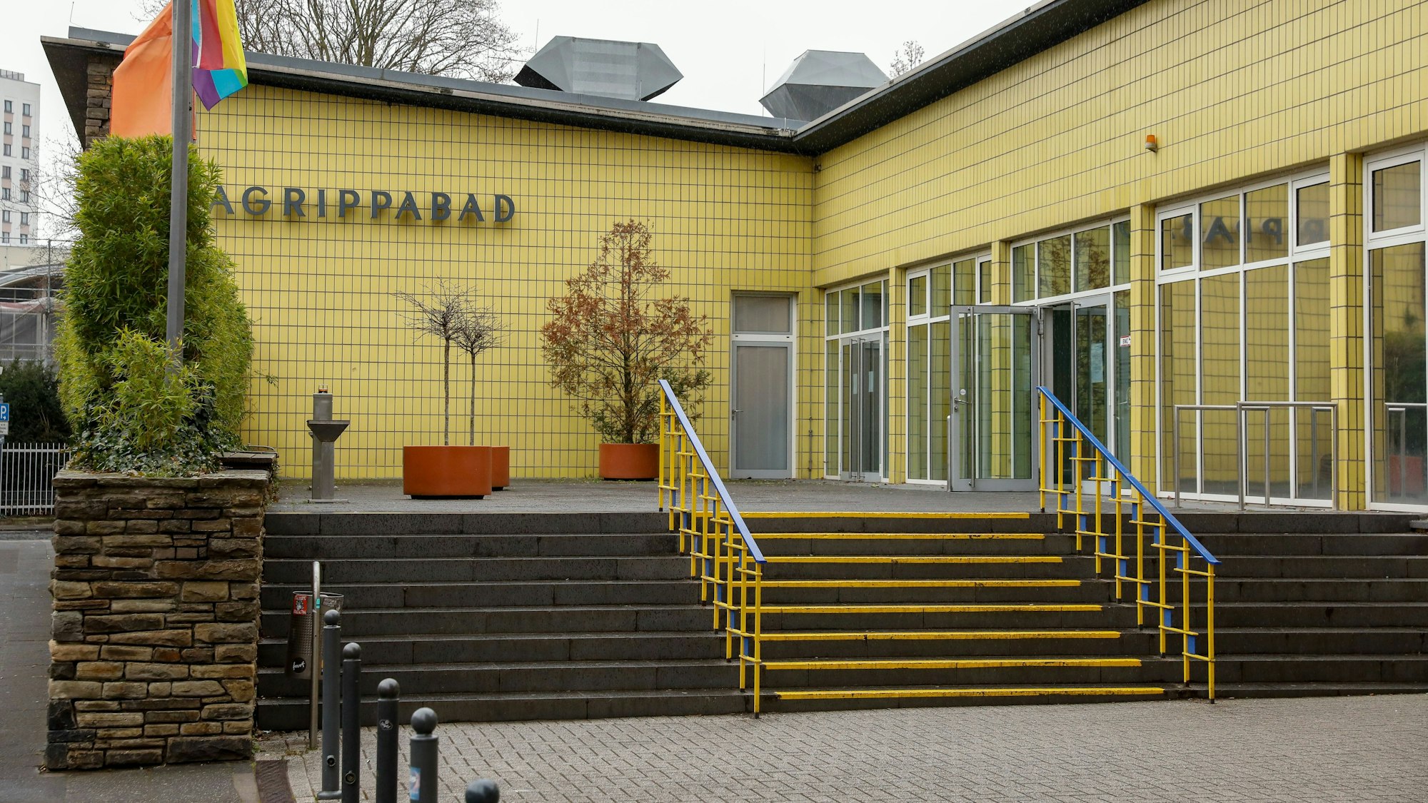 Außenaufnahme des Agrippabades in der Kölner Innenstadt.