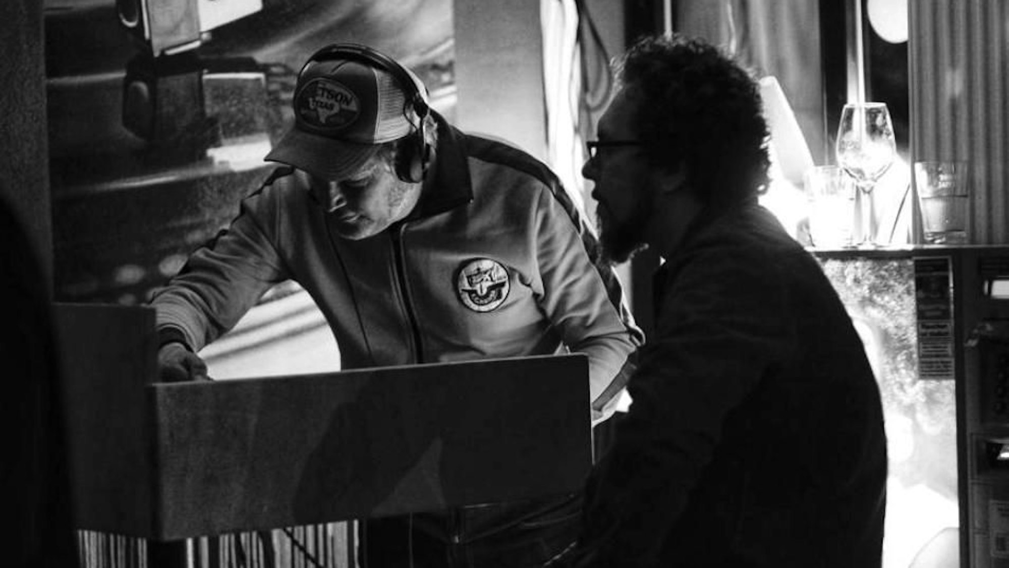 Scheel steht am Dj-Pult und legt selbst in der „Elsa“ auf.