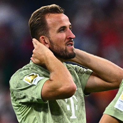 Münchens Harry Kane ist mit dem 2:2-Endstand nach dem Heimspiel gegen Bayer Leverkusen scheinbar nicht ganz zufrieden.