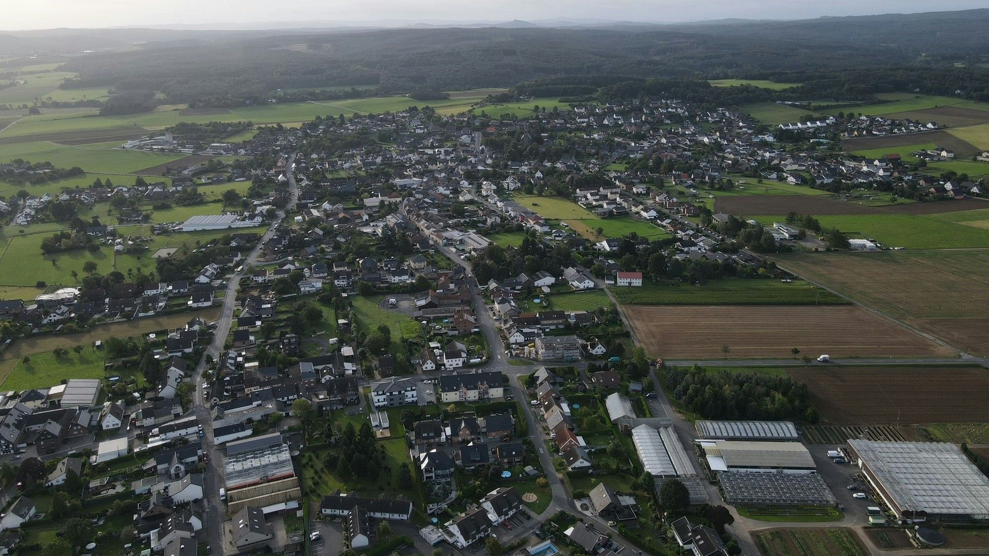 Das Foto zeigt Kirchheim aus der Vogelperspektive.