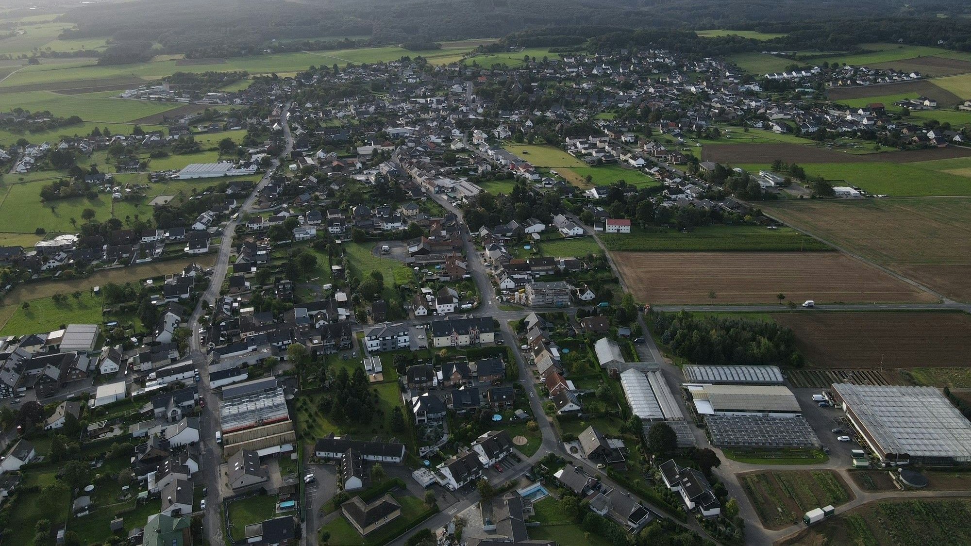 Das Bild zeigt Kirchheim aus der Luft.