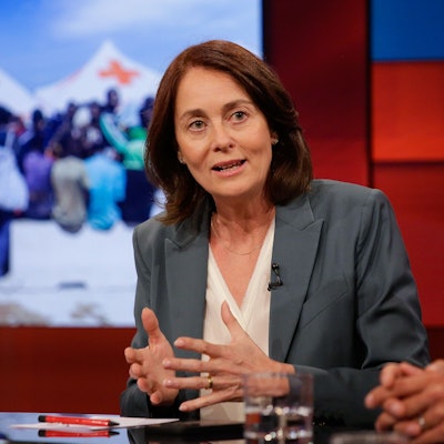 Das Erste, Montag 18.09.2023, 21.00 bis 22.15 Uhr
Live aus Köln
hartaberfair: Melonis Italien:
Wie gefährlich ist der Rechtsruck für Deutschland und Europa?
Italien wird rechtsnational regiert: Wie hat sich das Land dadurch verändert? Warum sind Rechtspopulisten in Italien auf dem Vormarsch - und auch in vielen anderen europäischen Ländern? Weil Brüssel keine Antwort auf die Flüchtlingsfrage findet? Was bedeutet diese Entwicklung für die EU ein Jahr vor der Europa-Wahl? Die Diskussion nach der Dokumentation zum Thema.
Zu Gast in der Diskussionsrunde bei Louis Klamroth sind:
Katarina Barley, SPD, Vizepräsidentin des Europäischen Parlaments, Mitglied im SPD-Parteivorstand
Bildrechte: © WDR/Dirk Borm, honorarfrei - Verwendung gemäß der AGB im engen inhaltlichen, redaktionellen Zusammenhang mit genannter WDR-Sendung bei Nennung "Bild: WDR/Dirk Borm" (S1+). WDR Presse und Information/Redaktion Bild, Köln, Tel: 0221/220 -7132 oder -7133, Fax: -777132, bildredaktion@wdr.de