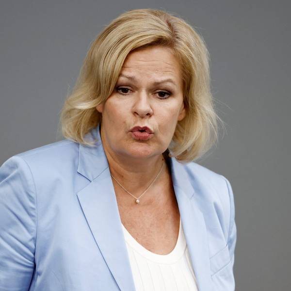 ARCHIV - 06.09.2023, Berlin: Nancy Faeser (SPD), Bundesministerin für Inneres und Heimat, spricht während der ersten Lesung zum Haushalt 2024 über den Etat für Inneres und Heimat. (zu dpa «Faeser: CDU reißt Brandmauer nach rechts außen immer weiter ein») Foto: Carsten Koall/dpa +++ dpa-Bildfunk +++