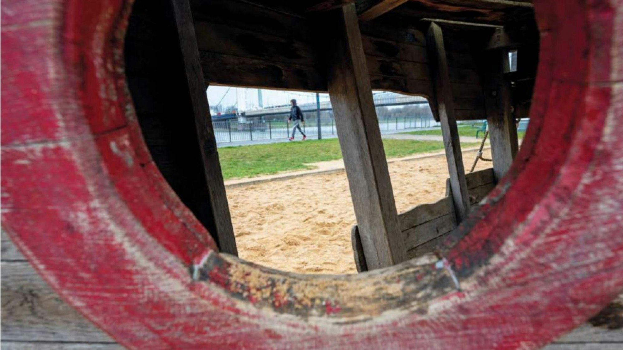 Die Mülheimer Brücke in ungewöhnlicher Pespektive.