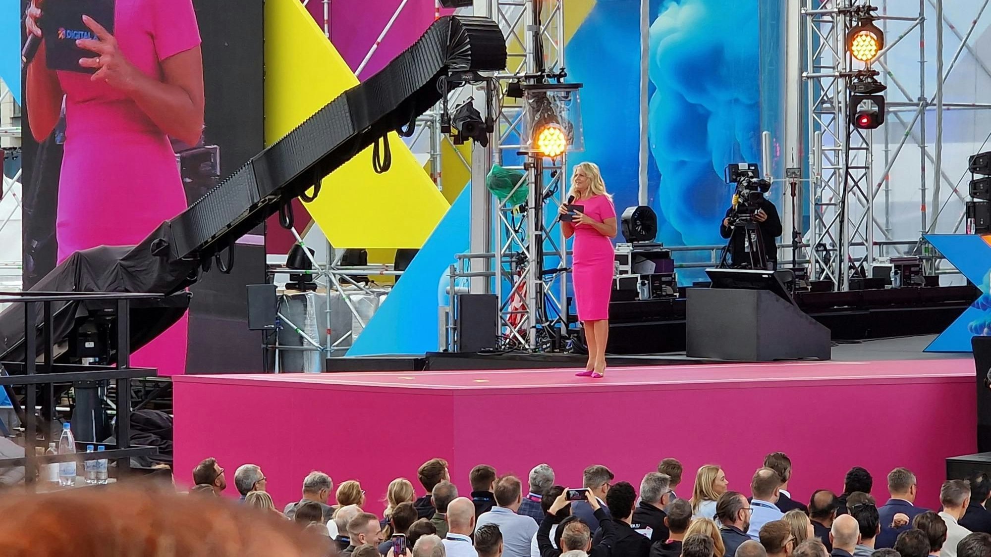 Moderatorin Barbara Schöneberger bei der Digital X der Deutschen Telekom in Köln