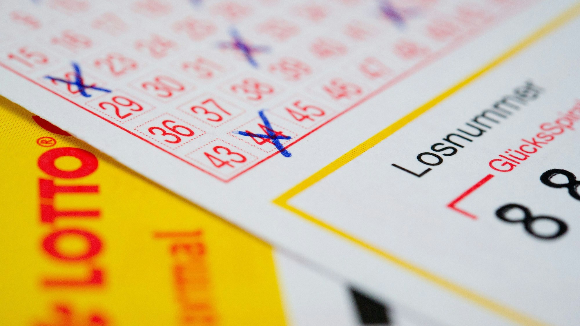 Beim Ausfüllen des Lottoscheins sind Kniffe gefragt. Manche von ihnen können die Chancen erhöhen.