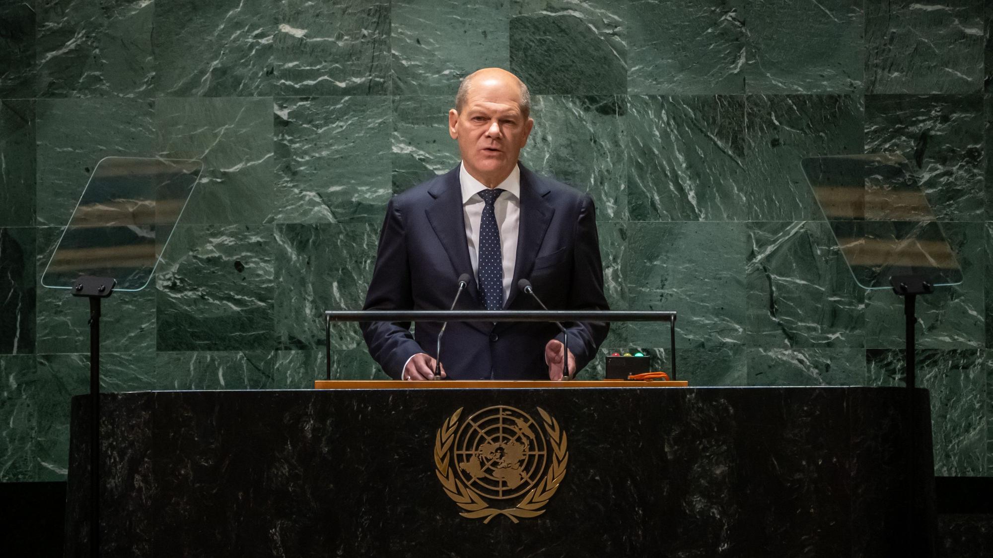 Bundeskanzler Olaf Scholz (SPD), spricht bei der Generaldebatte der UN-Vollversammlung. Über 140 Staats- und Regierungschefs stehen auf der Rednerliste.