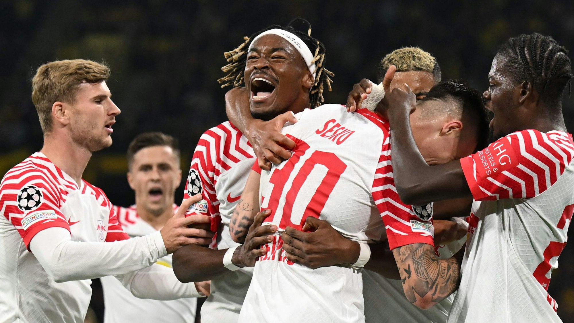 Die Spieler von RB Leipzig feiern nach dem dritten Tor gegen die Berner Young Boys.