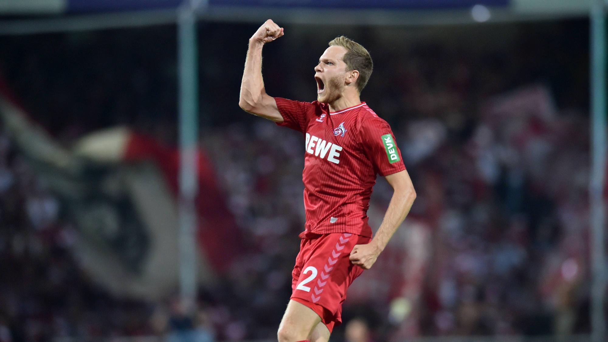 Torschütze Benno Schmitz jubelt nach seinem Tor zum 0:1 beim DFB-Pokal-Erstrundenspiel beim l VfL Osnabrück.