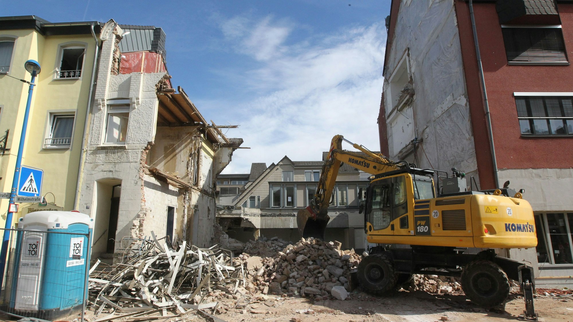 In der Wilhelmstraße sind die Häuser 22 und 24 schon fast verschwunden.