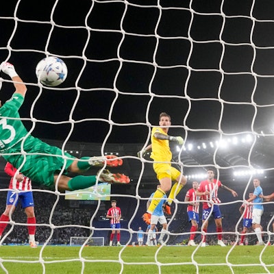 Lazio Roms Torhüter Ivan Provedel konnte mit einem erstaunlichen Kopfball-Treffer eine Niederlage verhindern.