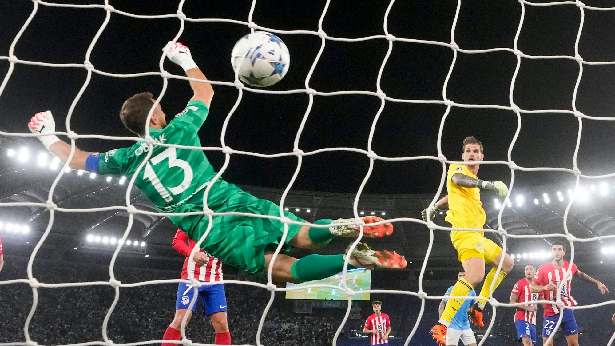 Lazio Roms Torhüter Ivan Provedel konnte mit einem erstaunlichen Kopfball-Treffer eine Niederlage verhindern.