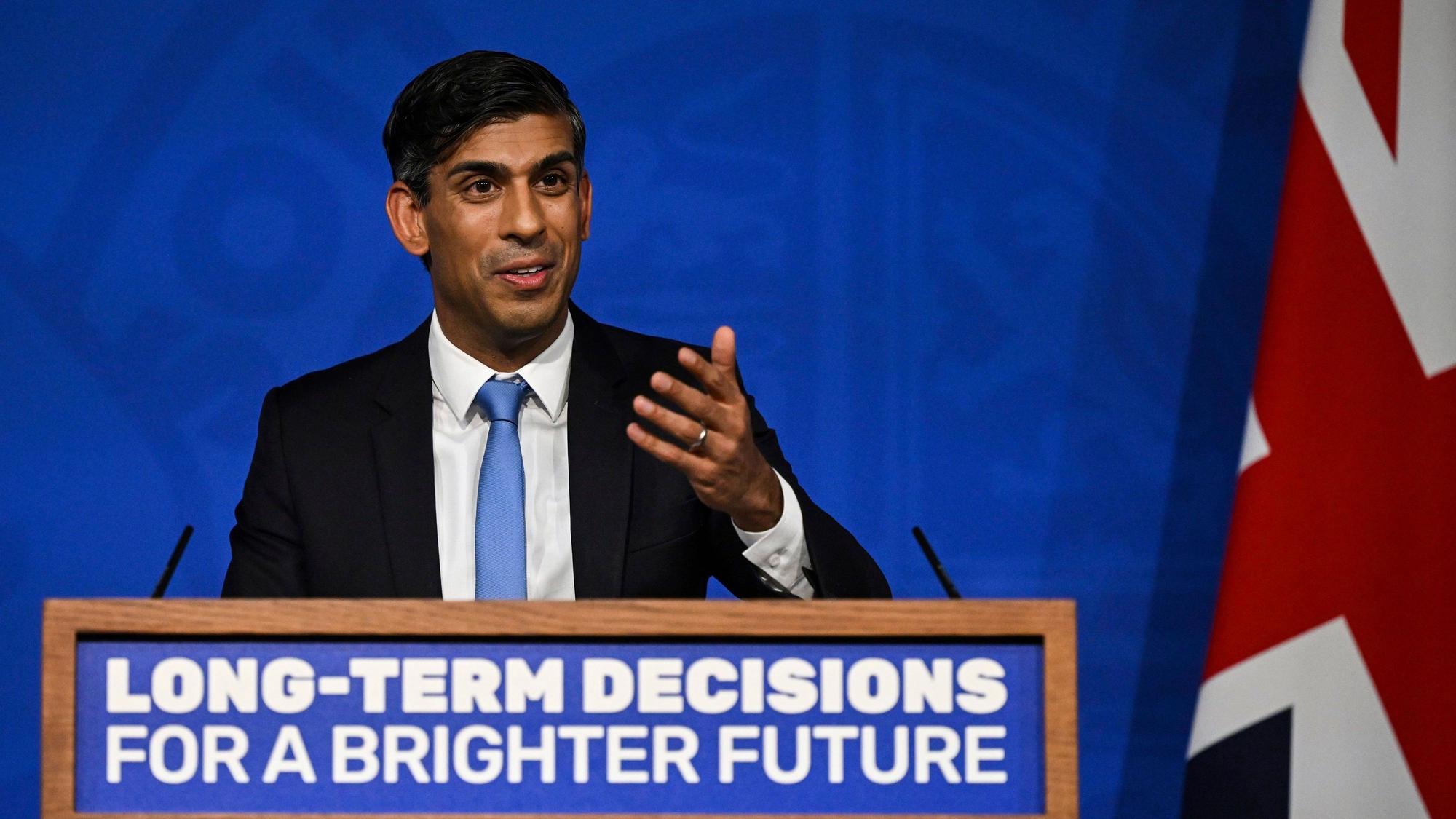 Der britische Premierminister Rishi Sunak will die Klimaziele seines Landes auf breiter Front aufweichen. Das bestätigte der konservative Politiker am Mittwoch bei einer Rede in London.