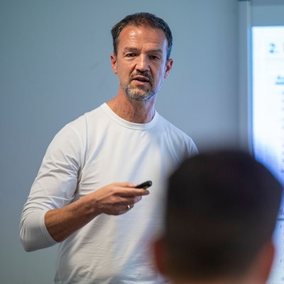 Fredi Bobic referiert in der Sporthochschule.