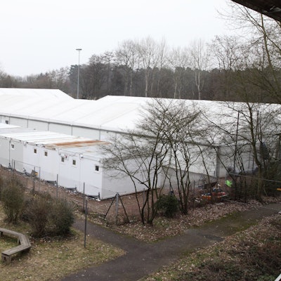 In Bergisch Gladbach entstand dieses Foto 2017: Es zeigt die Zeltstadt in Katterbach. In Rösrath sind nun auch Zelte für Flüchtlinge geplant – zeitlich begrenzt.