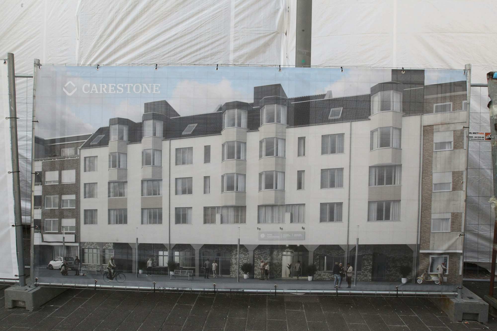 So soll die Fassade auf der Seite Wilhelm-Hamacher-Platz nach Fertigstellung Anfang 2025 aussehen.
