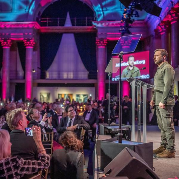 dpatopbilder - 20.09.2023, USA, New York: Wolodymyr Selenskyj, Präsident der Ukraine, wird mit dem Global Citizen Award durch den Atlantic Council ausgezeichnet. Selenskyi hält sich für die Vollversammlung der Vereinten Nationen (UN) in New York auf. Foto: Michael Kappeler/dpa +++ dpa-Bildfunk +++