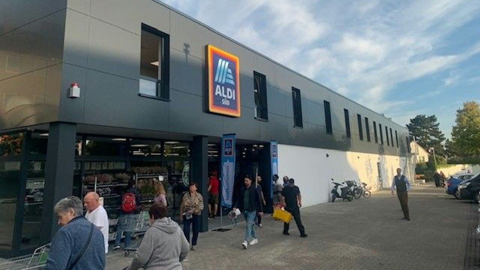Die neue Aldi-Filiale in Bonn-Duisdorf nach den aufwendigen Umbaumaßnahmen.