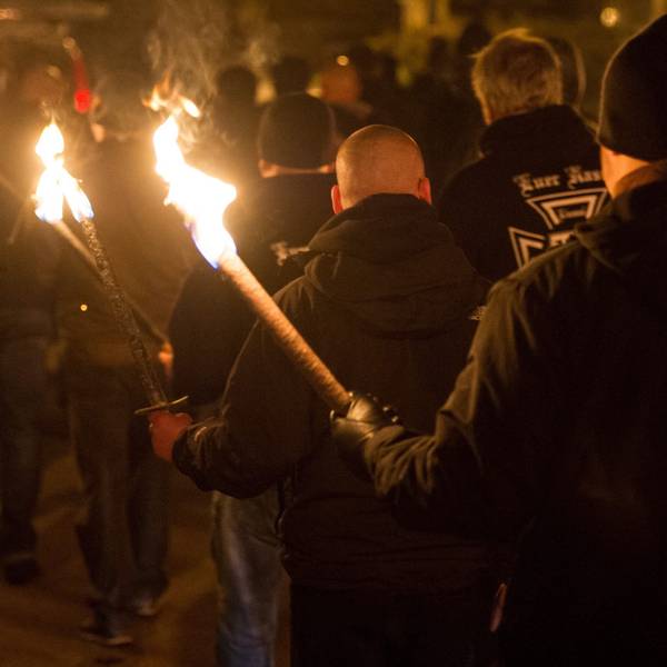 Teilnehmer einer rechten Demonstration marschieren am 70. Jahrestag der Zerstörung der Stadt Magdeburg im Zweiten Weltkrieg. (Symbolbild)