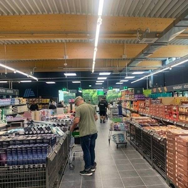Die enorme Deckenhöhe ist eine der Alleinstellungsmerkmale der Aldi-Filiale in Bonn-Duisdorf.