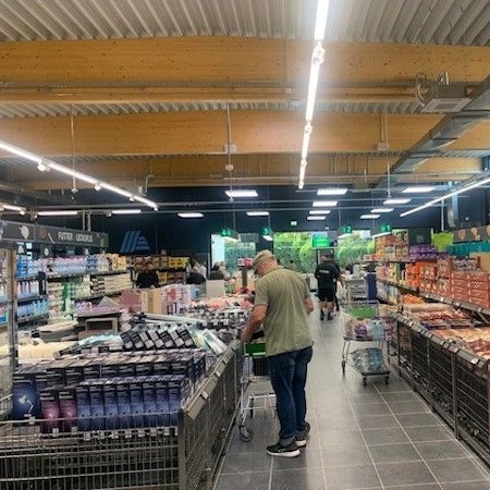 Die enorme Deckenhöhe ist eine der Alleinstellungsmerkmale der Aldi-Filiale in Bonn-Duisdorf.