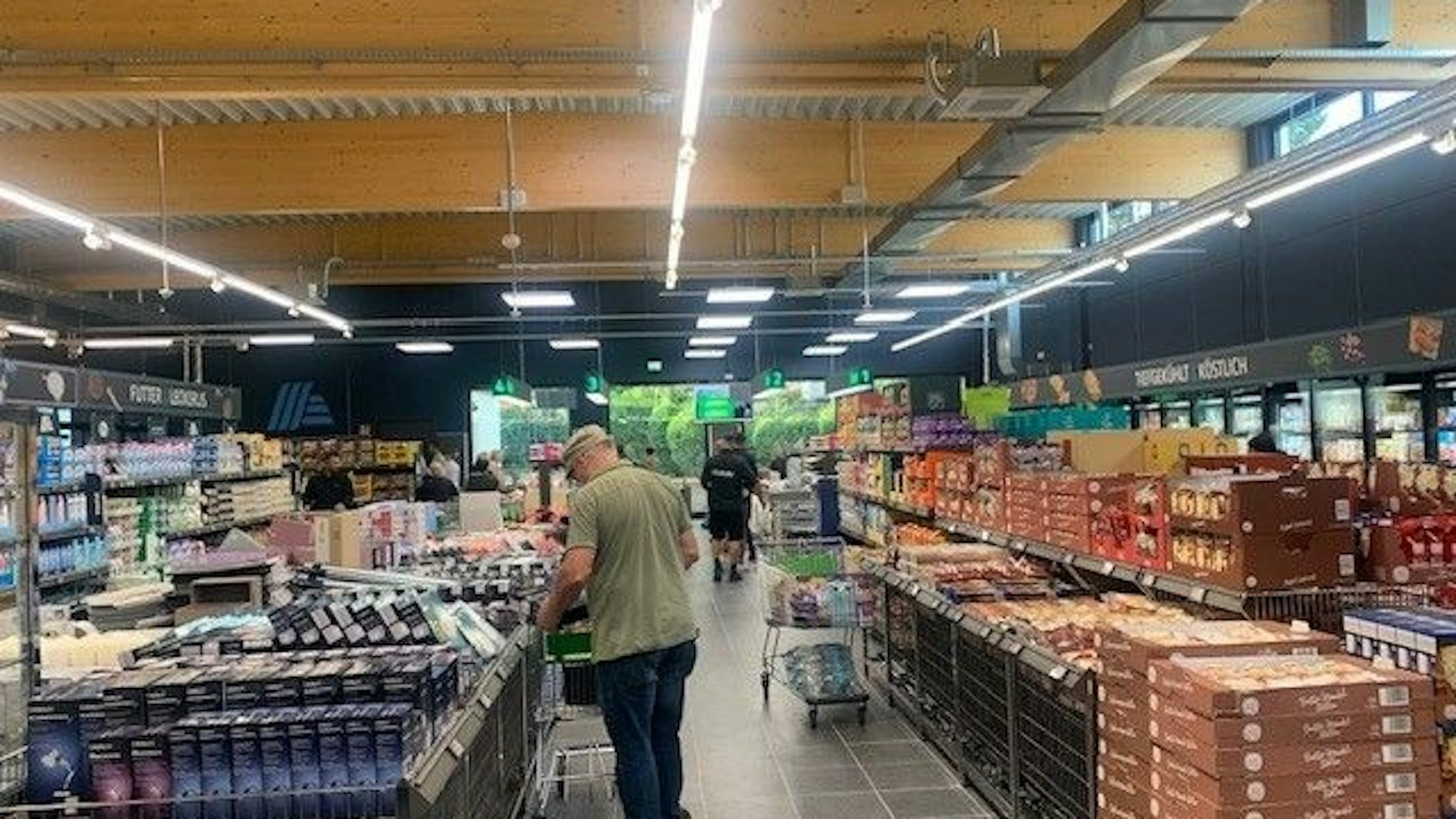 Die enorme Deckenhöhe ist eine der Alleinstellungsmerkmale der Aldi-Filiale in Bonn-Duisdorf.