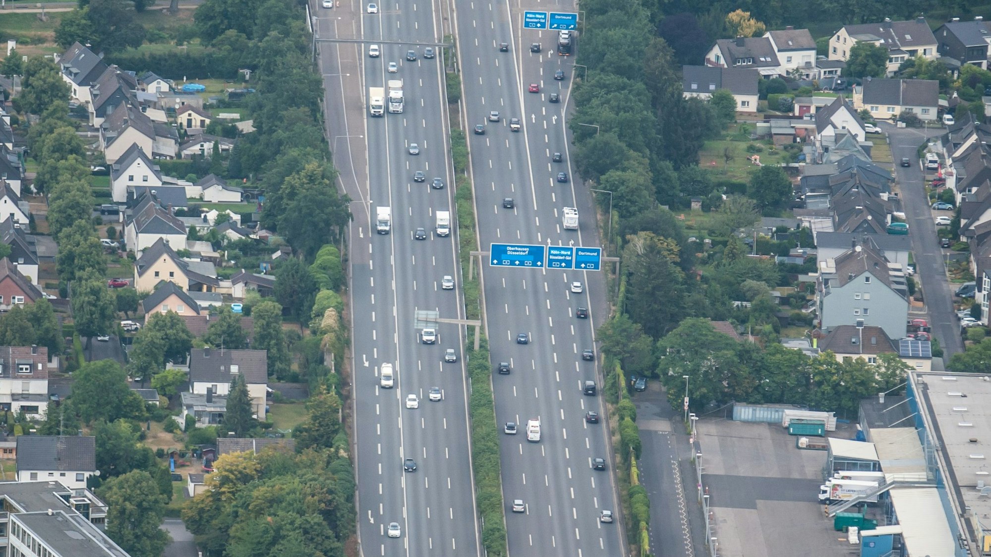 Die Autobahn 3 in Leverkusen: Auch sie soll deutlich breiter werden.