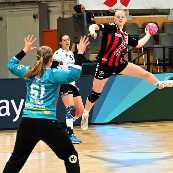 27.11.2022, Handball-Bayer Leverkusen - Waiblingen
rechts: Pia Terfloth (Bayer)
Foto: Uli Herhaus