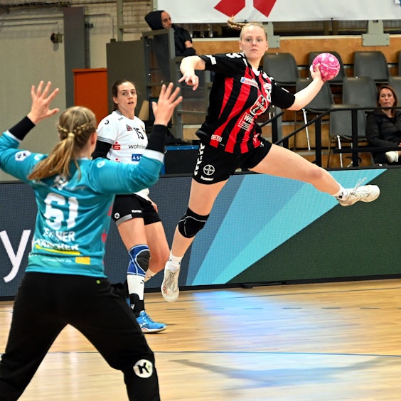 27.11.2022, Handball-Bayer Leverkusen - Waiblingen
rechts: Pia Terfloth (Bayer)
Foto: Uli Herhaus