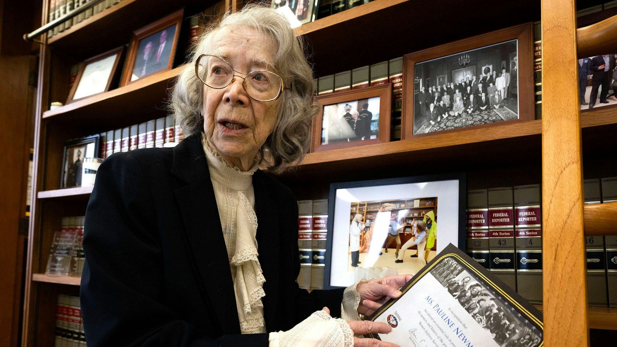 Das Personal sagte, Pauline Newman zeige „Gedächtnisverlust, Verwirrung, mangelndes Verständnis, Paranoia, Wut, Feindseligkeit und schwere Unruhe“.