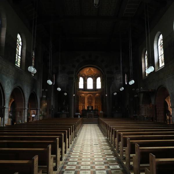 Der Innenraum von St. Laurentius Bergisch Gladbach.