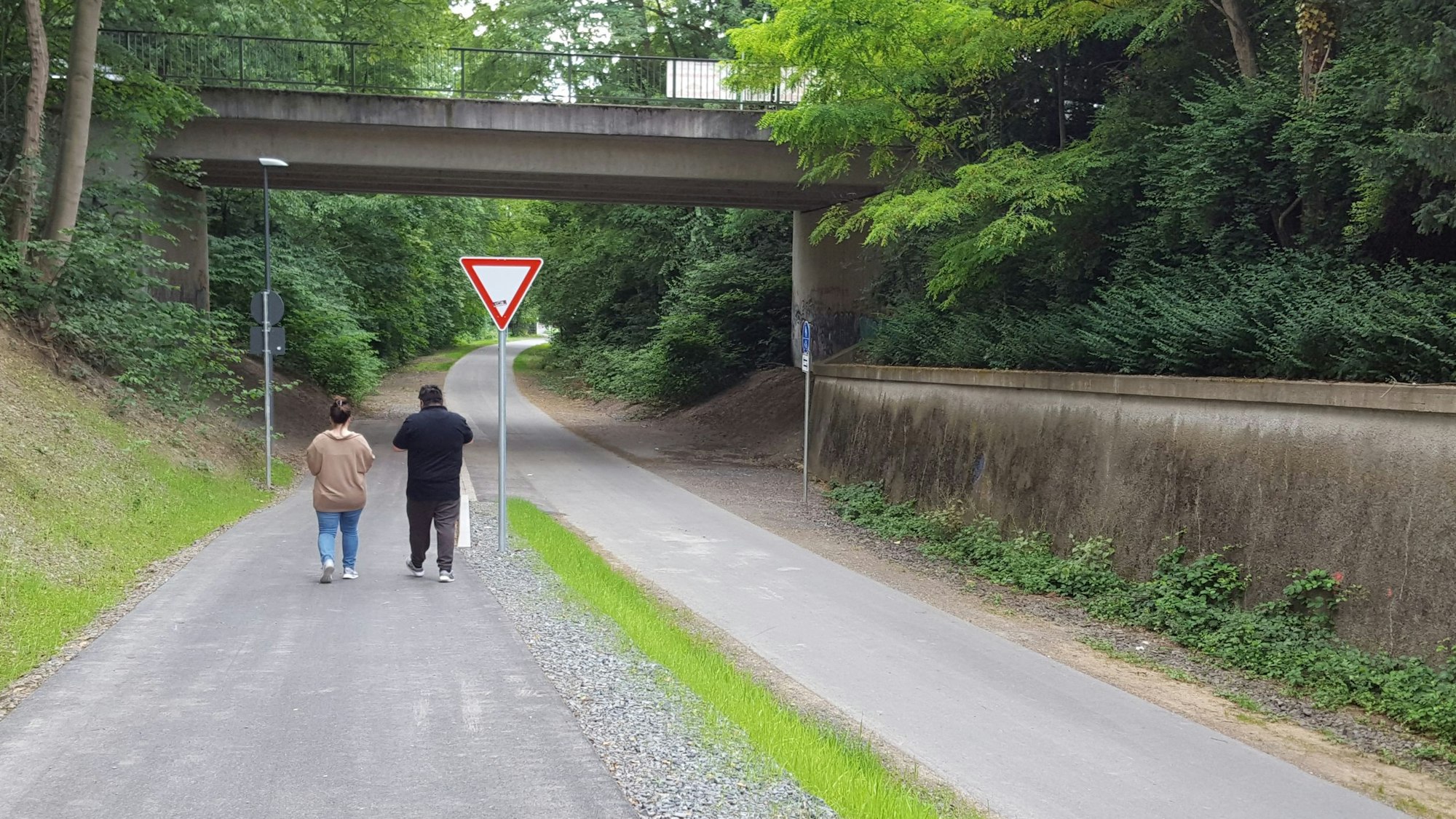 Balkantrasse Burscheid. Die Bahnstrecke von Remscheid nach Köln soll neben alter Balkantrasse neu entstehen.