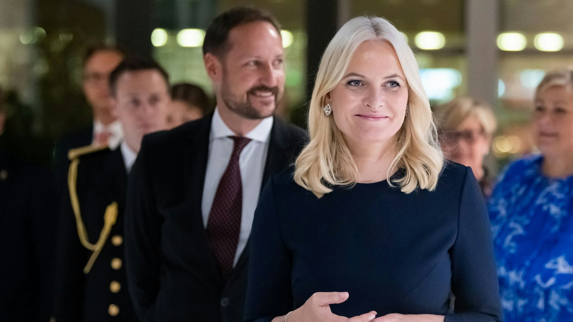 Kronprinzessin Mette-Marit und Kronprinz Haakon bei einem öffentlichen Termin.