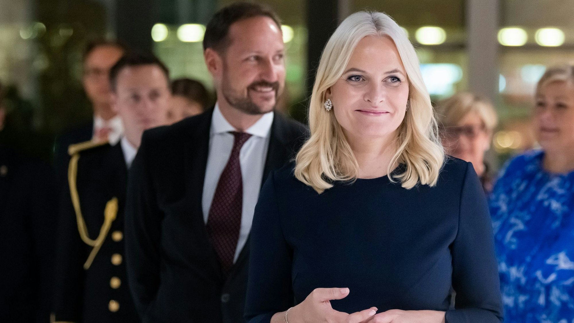 Kronprinzessin Mette-Marit und Kronprinz Haakon bei einem öffentlichen Auftritt.