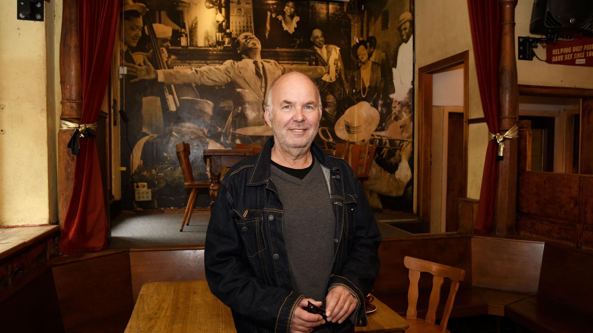 Ubierschänke-Chef Detlef Weisweiler in seiner Kneipe.