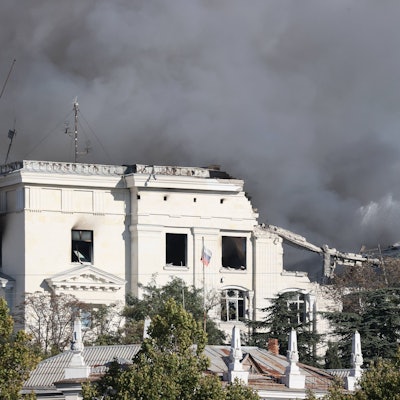 Heftige Schäden werden nach einem ukrainischen Angriff auf das Hauptquartier der russischen Schwarzmeerflotte in Sewastopol sichtbar.