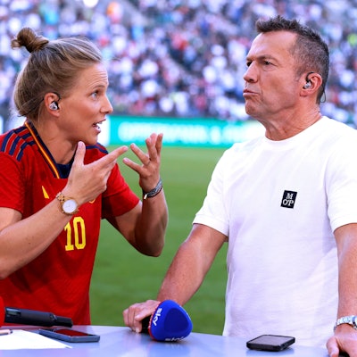 Sky-Expertin Tabea kritisiert den DFB für die ihrer Meinung nach fehlende Haltung im Kuss-Skandal um den spanischen Top-Funktionär Luis Rubiales.