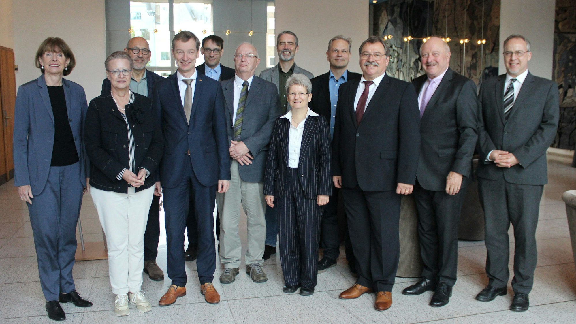 Oberbürgermeisterin Henriette Reker (l.) beim Empfang mit Mitgliedern des „Fachbeirats für den Wiederaufbau des Historischen Archivs“.