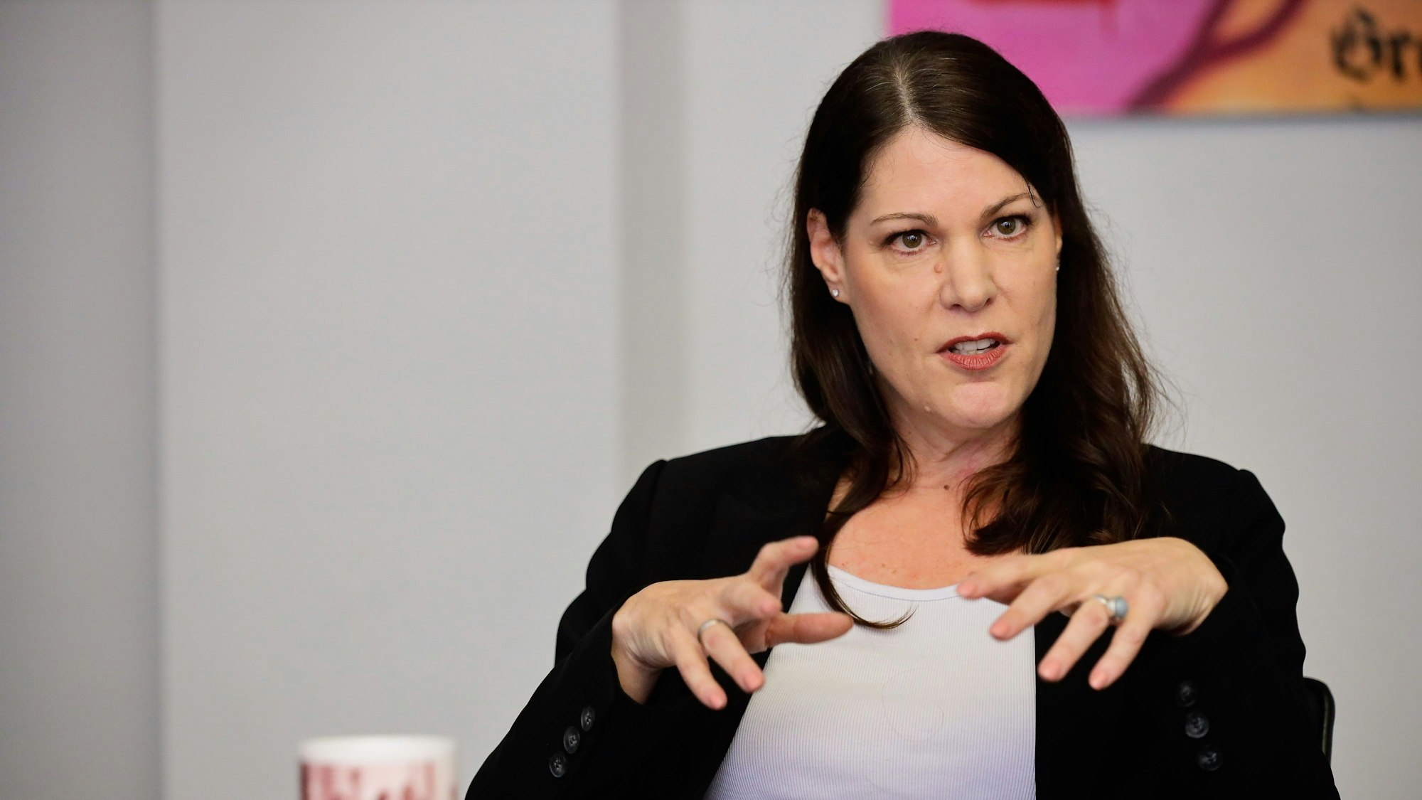 Athene Hammerich, die Leiterin des Kölner Ordnungsamtes, beim Interview in ihrem Büro im Stadthaus.