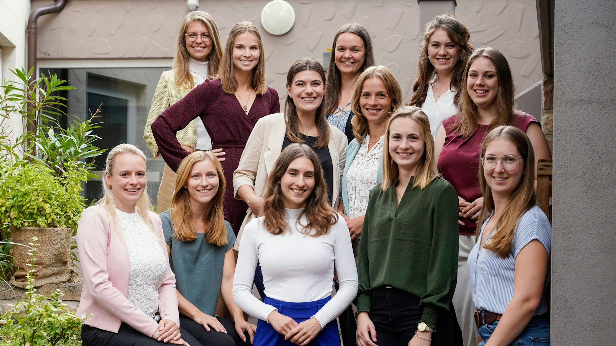 Die Kandidatinnen stehen im Hotel Palatin im rheinland-pfälzischen Neustadt an der Weinstraße zusammen.
