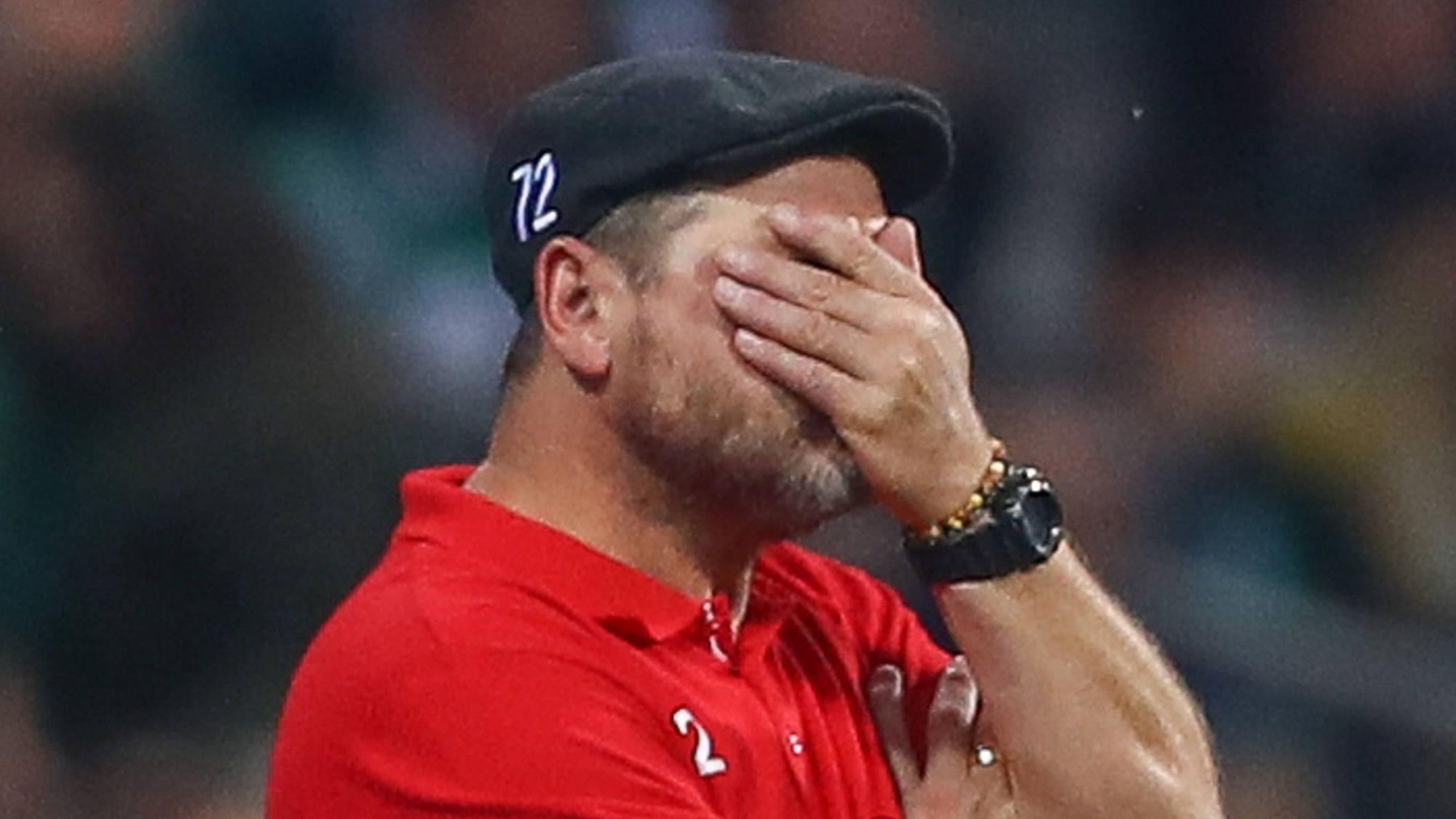 FC-Trainer Steffen Baumgart an der Seitenlinie.