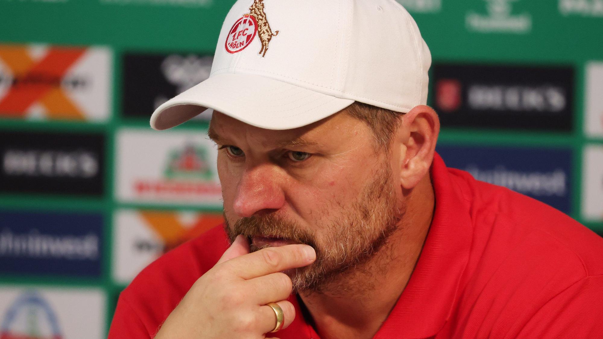 Kölns Trainer Steffen Baumgart auf der Pressekonferenz nach dem Spiel in Bremen.