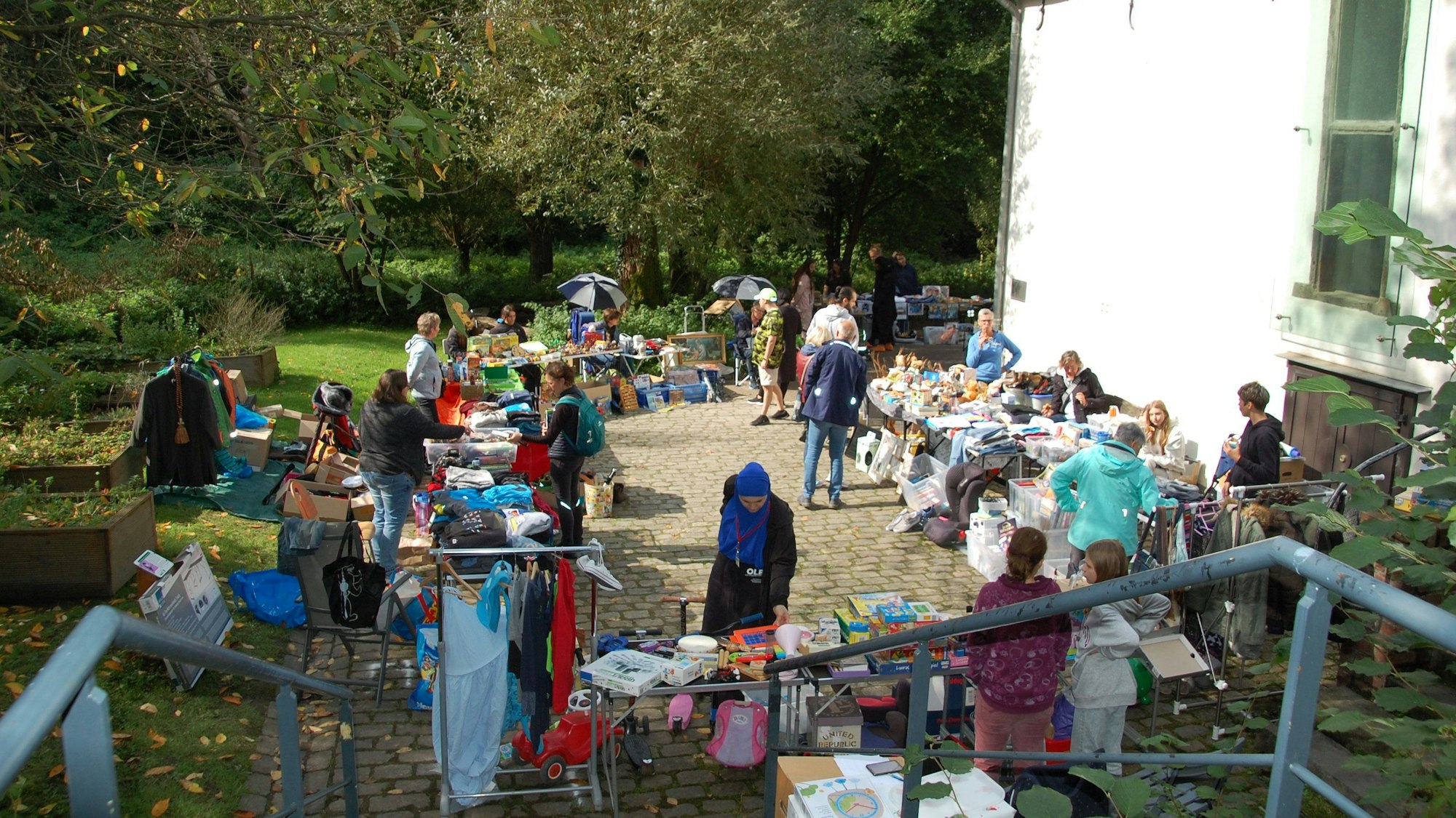 In das Herbstfest war ein Trödelmarkt integriert.