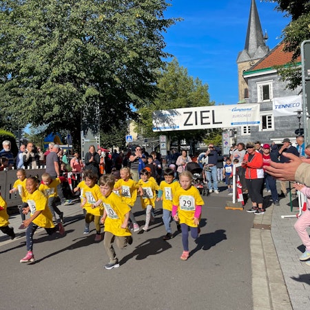 Kinder starten beim Burscheider Stadtlauf