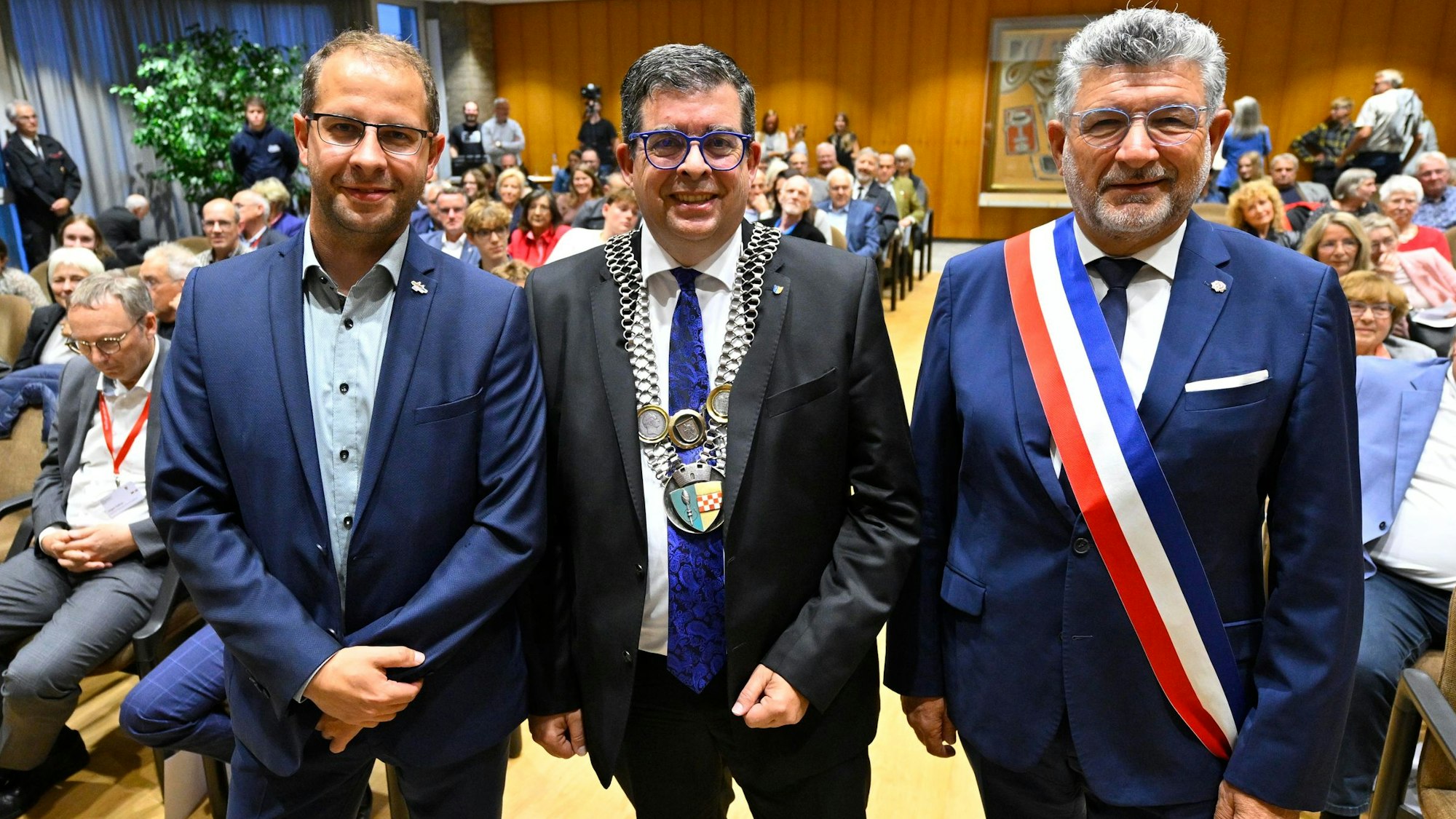 Drei Bürgermeister (von links): Philipp Stark (Burg), Frank Helmenstein (Gummersbach) und Luc Bouard (La Roche-sur-Yon).
