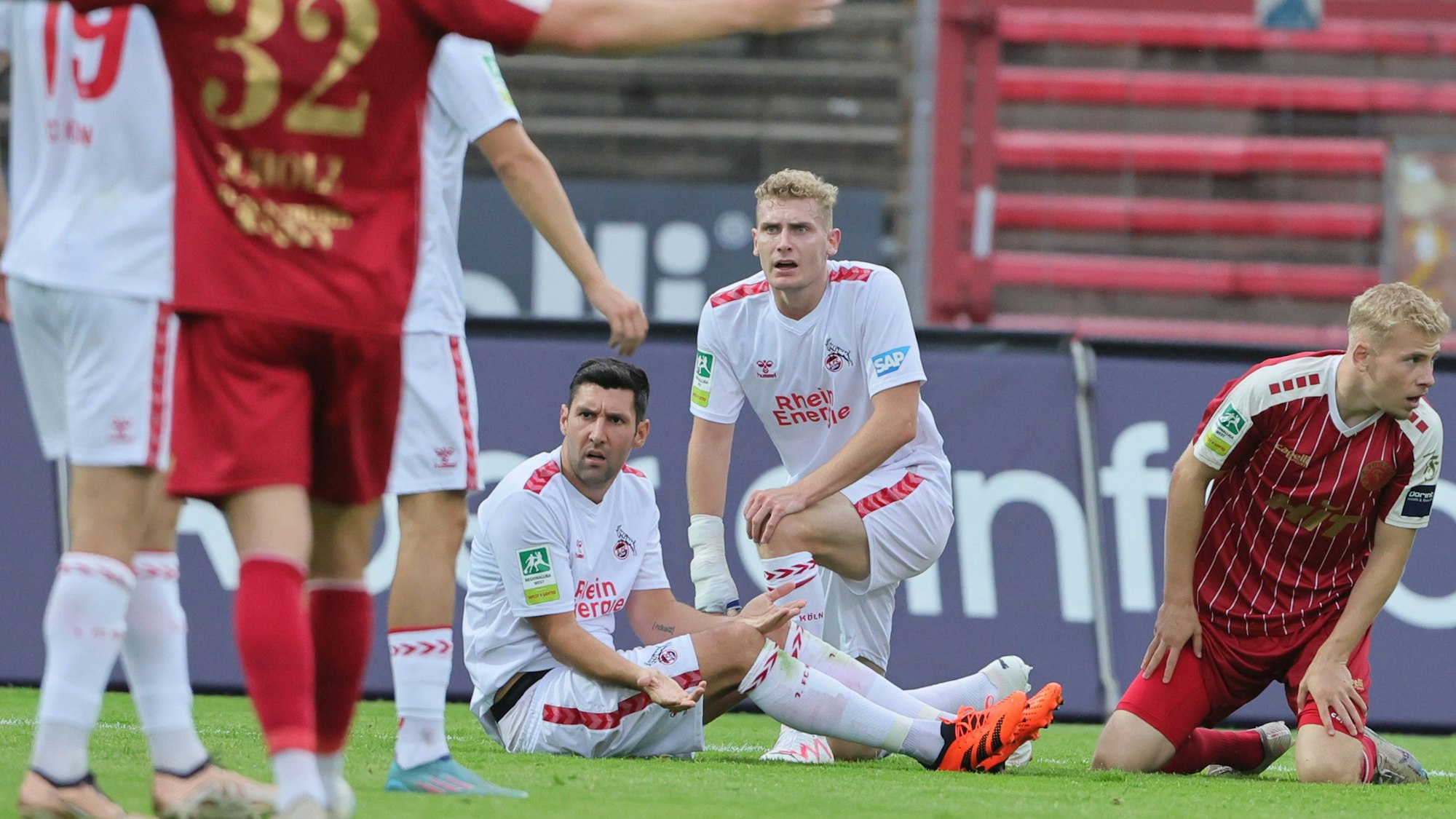 SC Fortuna Köln vs. 1. FC Köln U21, 4.Liga,
unten von links: Stephan Salger, Meiko Sponsel (1. FC Köln), 01.08.2023, Bild: Herbert Bucco