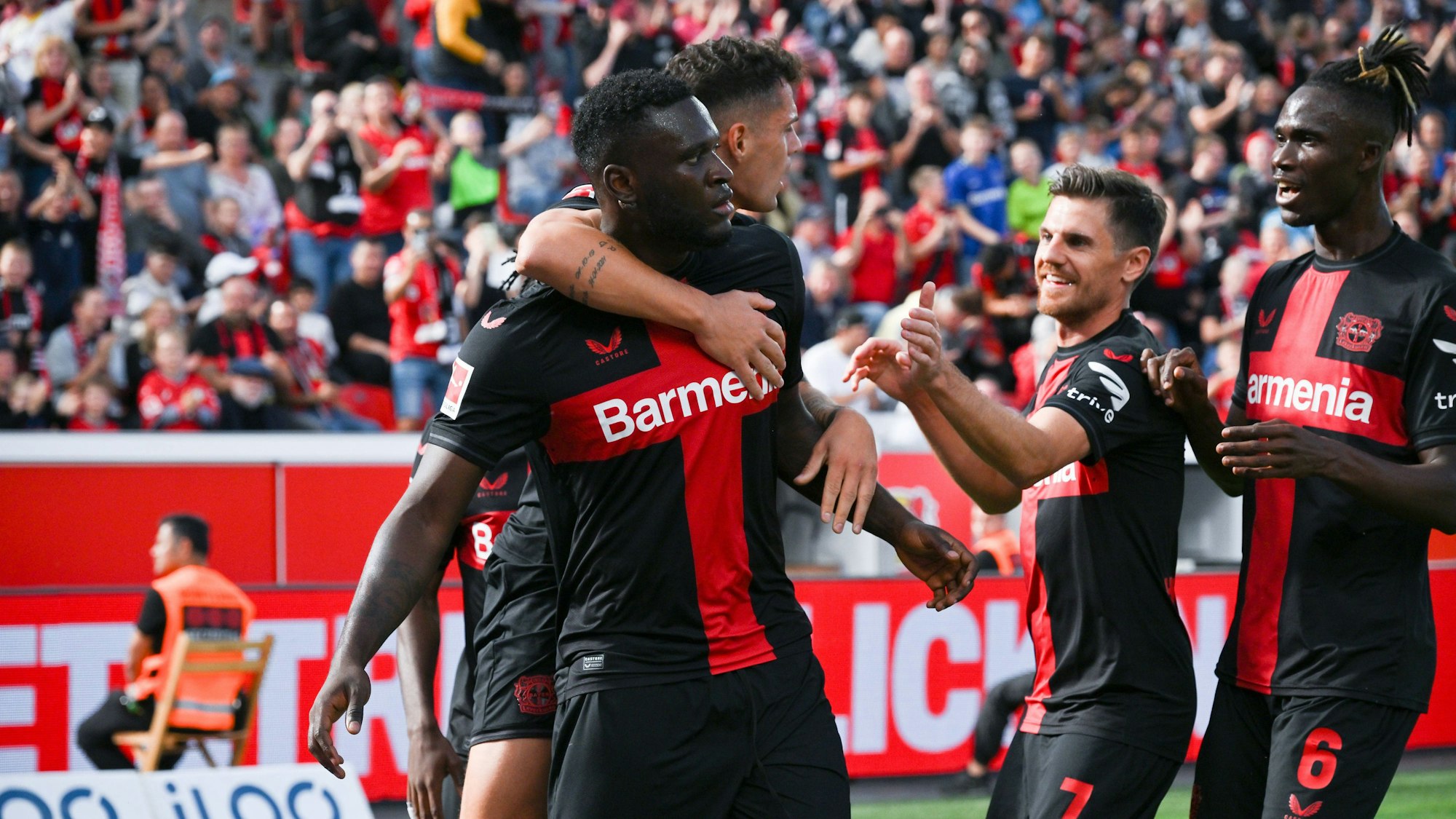 Jubel zum 1:0 durch Victor Boniface.